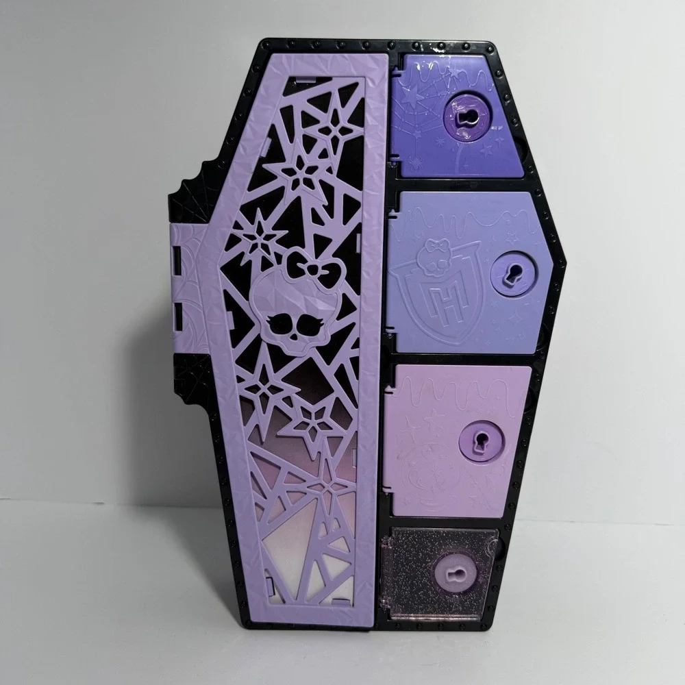 Monster High Clawdeen Wolf Skulltimate Secrets Fearidescent w Coffin Case
